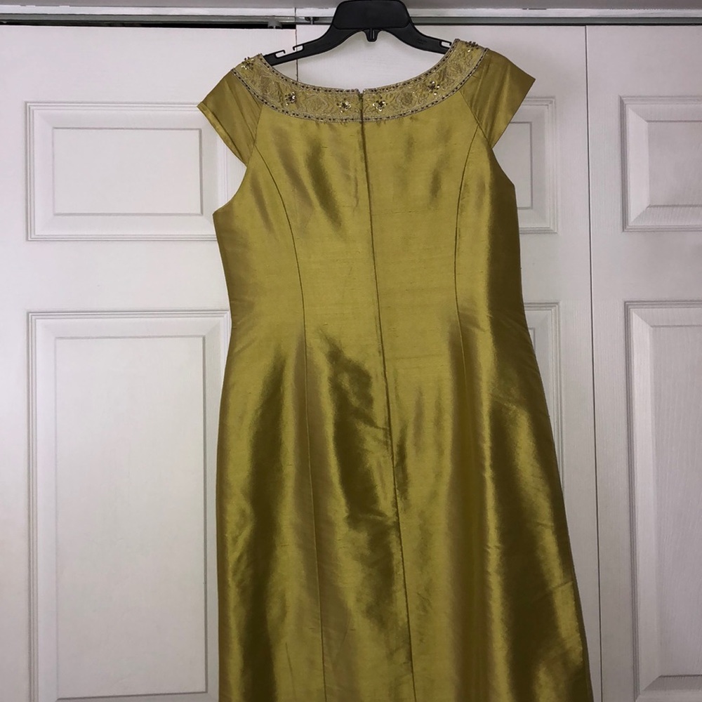 Dress - Picture 2 of 4